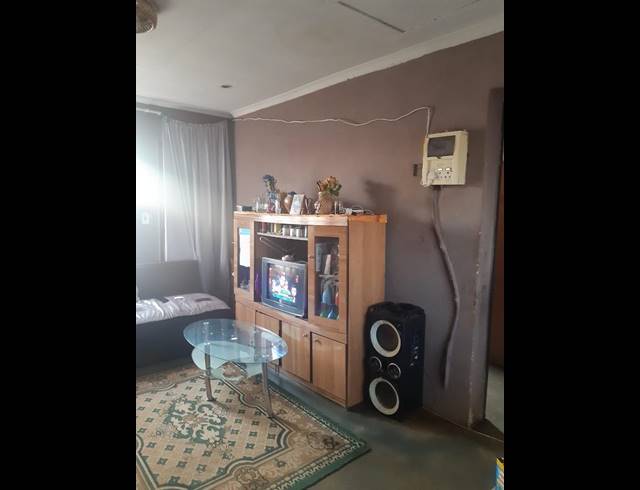 2 BEDROOM HOUSE FOR SALE IN LUFHERENG